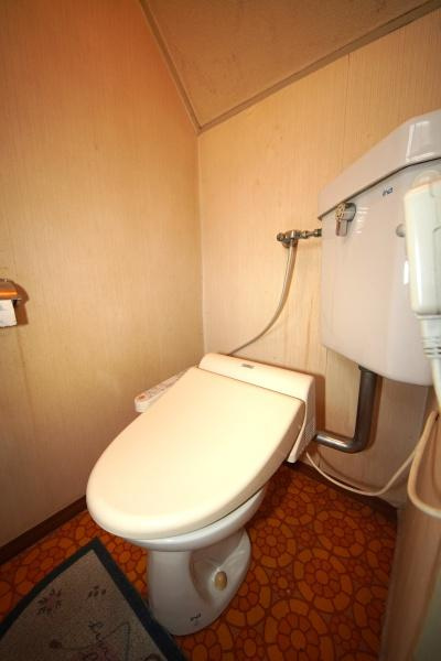宮崎台　中古のトイレ|トイレはスタイリッシュなデザインで、お手入れもラクラクです。毎日使う場所だからこそ、清潔で心地よい空間が大切。見た目も機能も兼ね備えていて、毎日の生活をもっと快適にします！