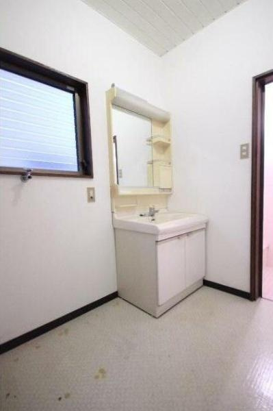 椎迫　中古戸建の独立洗面台