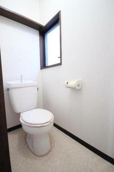 椎迫　中古戸建のトイレ