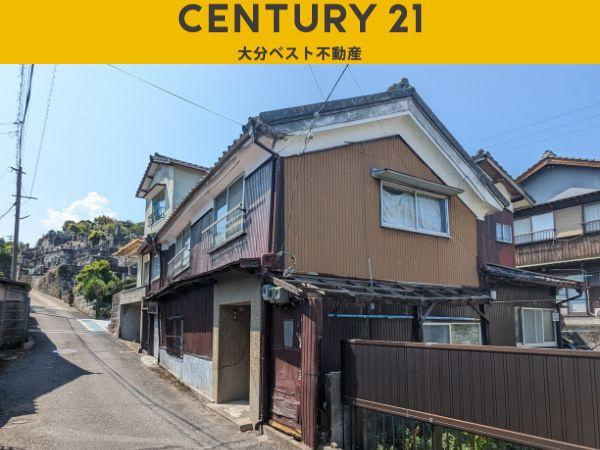 臼杵市本丁　土地の外観|スーパーや郵便局が徒歩圏内にある古屋付きの土地です。