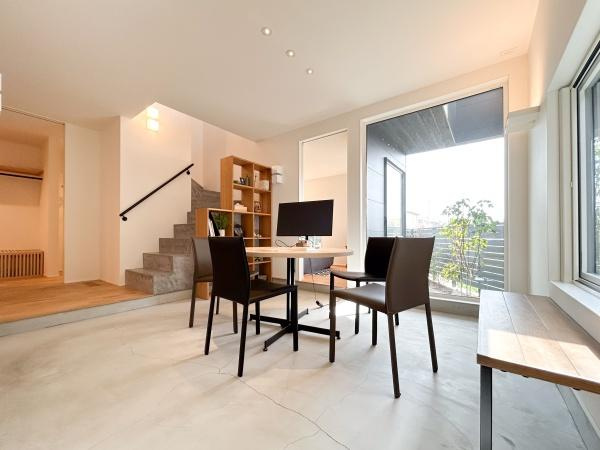 片島　モデルハウス物件の内装|1Fの土間スペース