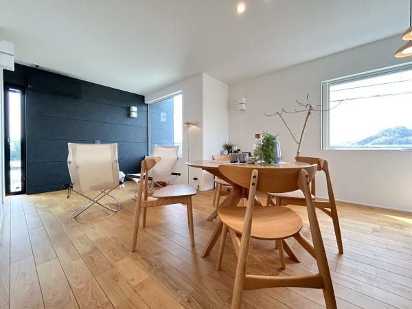 片島　モデルハウス物件の居間・リビング|広々リビング！