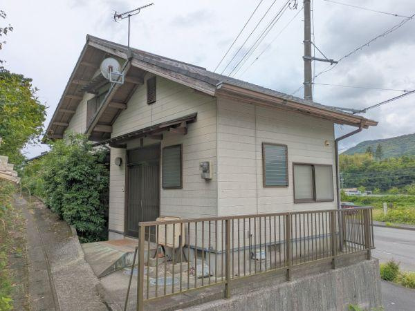 臼杵市大字望月　中古住宅(2棟)のその他|711番1にある戸建玄関側