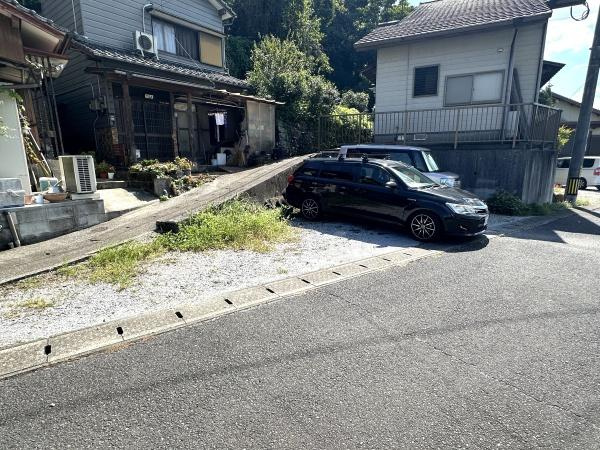 臼杵市大字望月　中古住宅(2棟)の駐車場|2台駐車可能