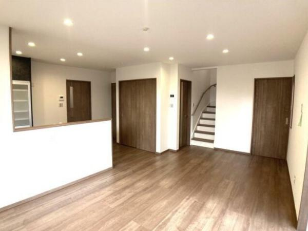 森町戸建て住宅　B棟の居間・リビング