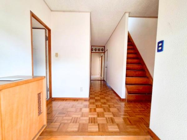 政所　中古戸建の内装|玄関からの写真です♪