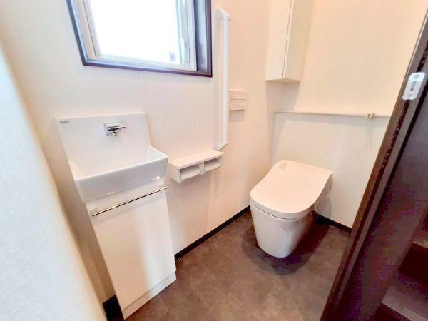 京が丘南　中古のトイレ|お手入れしやすいタンクレストイレ