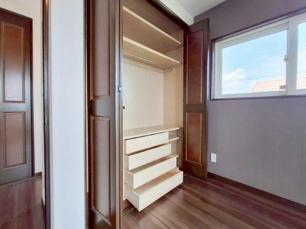 京が丘南　中古の洋室|各居室にはクローゼットが！