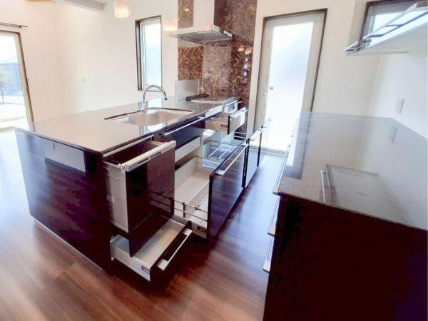 京が丘南　中古のキッチン|モダンな色合いのキッチン