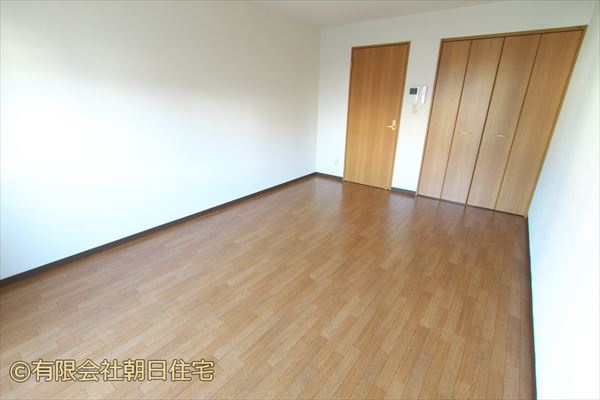 Zi building（通称ジィービル）の洋室