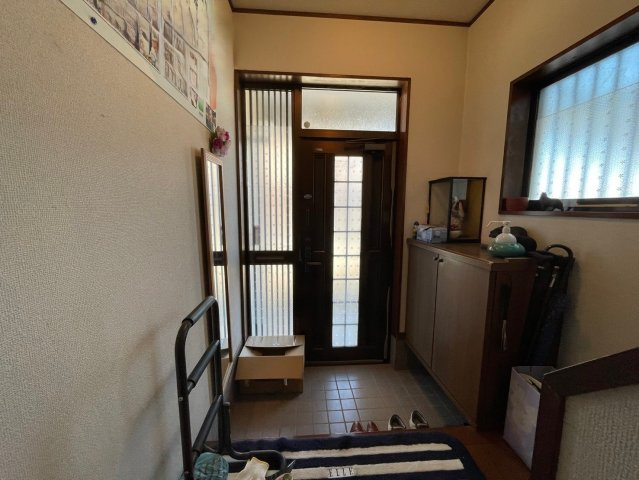稲敷市犬塚　中古戸建の玄関