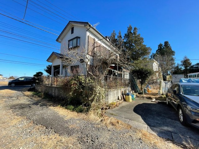 稲敷市犬塚　中古戸建の前面道路含む現地写真