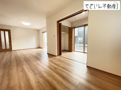 【居間・リビング】 | ワイウッドコート熊谷市石原第4期  新築住宅 | ≪3号棟≫
現地(2025年9月撮影)