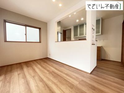 【居間・リビング】 | ワイウッドコート熊谷市石原第4期  新築住宅 | ≪3号棟≫
現地(2025年9月撮影)