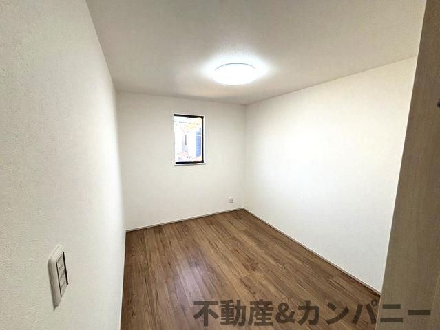 カゾクの家。立地の良いデザイン住宅。の洋室|きれいな洋室です