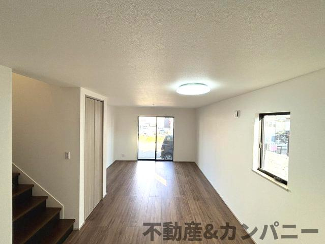 カゾクの家。立地の良いデザイン住宅。の居間・リビング|使いやすいリビングです