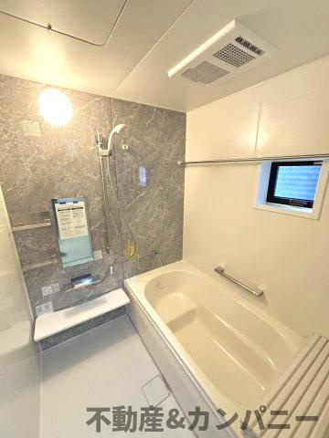 カゾクの家。立地の良いデザイン住宅。の浴室|コンパクトで使いやすいお風呂です