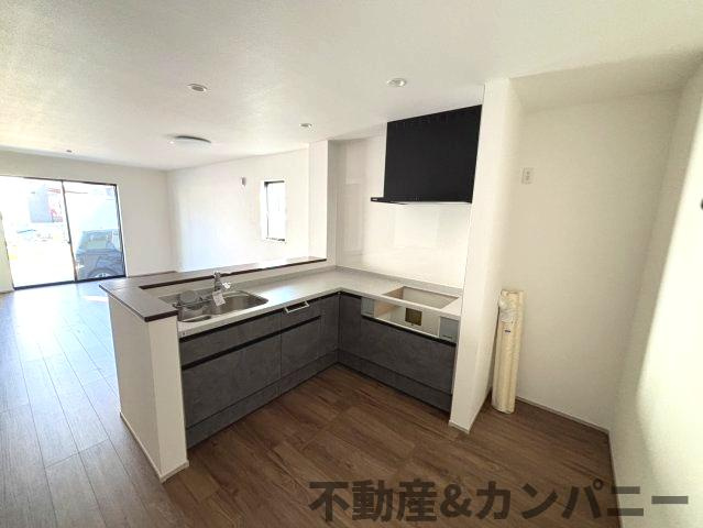 カゾクの家。立地の良いデザイン住宅。のキッチン|キッチンでお料理をお楽しみください