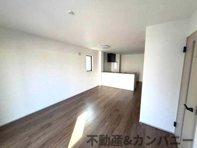 カゾクの家。立地の良いデザイン住宅。の居間・リビング|ゆったりとしたリビングです