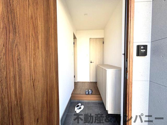 カゾクの家。立地の良いデザイン住宅。の玄関|落ち着いた玄関です