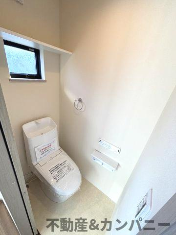 カゾクの家。立地の良いデザイン住宅。のトイレ|清潔感のあるトイレです