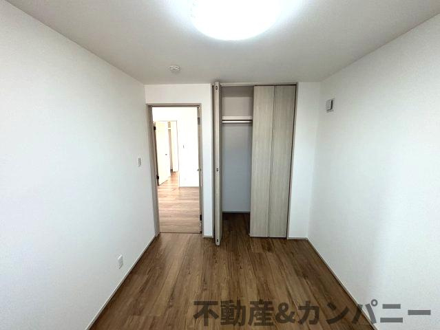 カゾクの家。立地の良いデザイン住宅。の洋室|使い勝手のいい洋室です