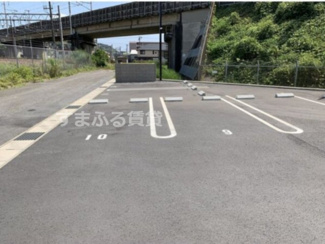 【駐車場】