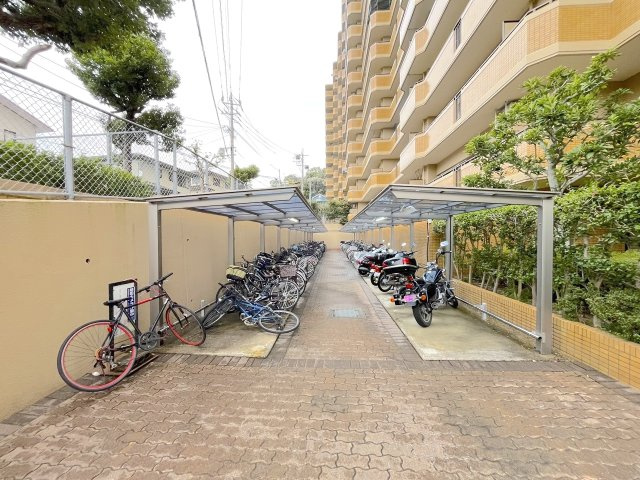 ダイアパレスビューパーク前原の駐車場