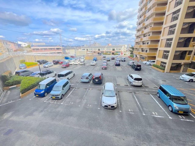 ダイアパレスビューパーク前原の駐車場