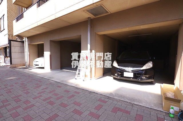 サンズコーポ市場木の駐車場