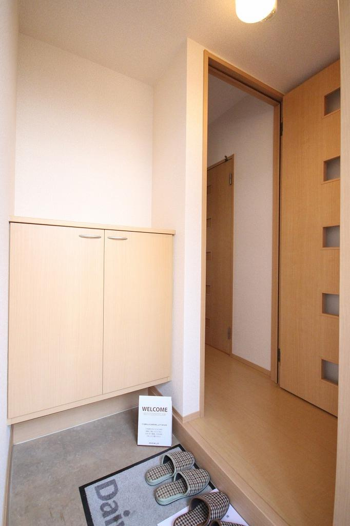 エスポワール西明石の玄関|※お部屋により仕様が異なる場合があります。