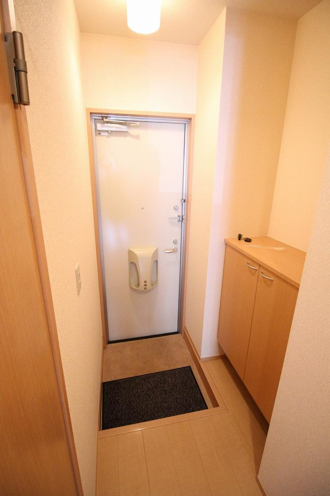 エスポワール西明石の玄関|※お部屋により仕様が異なる場合があります。