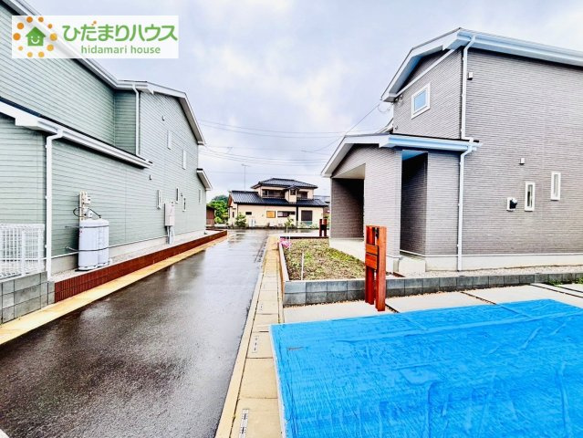 熊谷市塩　新築一戸建て　いろどりアイタウン　03の前面道路含む現地写真