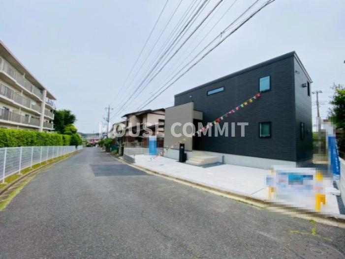 東酒々井４丁目　24-1期　１号棟　新築戸建全１棟の前面道路含む現地写真