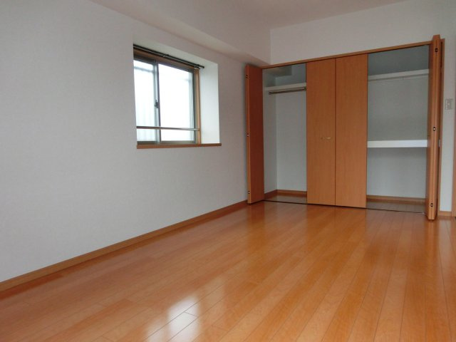 久留米市篠山町の賃貸マンションの居間・リビング|同タイプの別室になります。