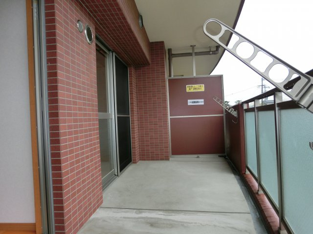 久留米市篠山町の賃貸マンションのバルコニー|同タイプの別室になります。