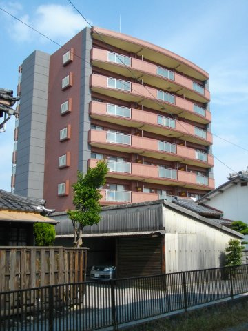 久留米市篠山町の賃貸マンションの外観