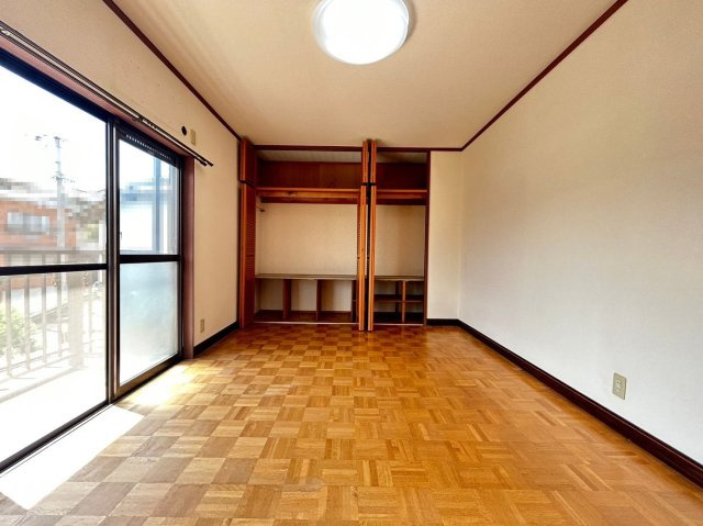 向日市物集女町北ノ口　の洋室|2F 洋室
こちらの洋室から、バルコニーに出ていただくことが出来ます！