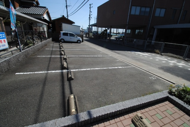 グランドゥールの駐車場