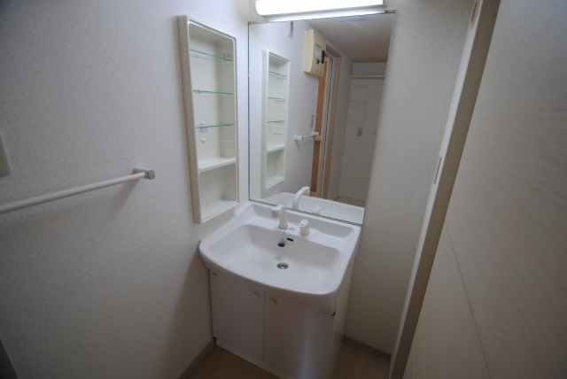 グランドゥールの独立洗面台|内装イメージ：同物件別室