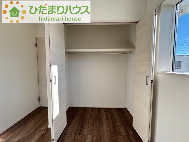熊谷市石原　第4期　分譲一戸建て　ワイウッドコート　04の収納|クローゼットはハンガーパイプ付でお洋服の出し入れもラクラクです！					