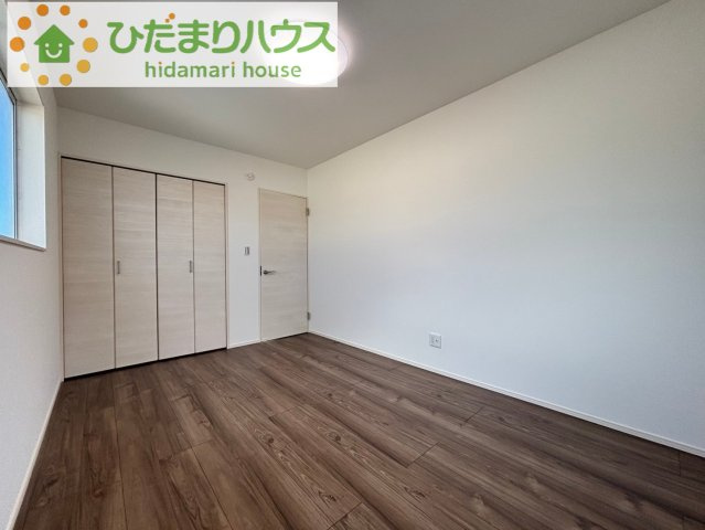 熊谷市石原　第4期　分譲一戸建て　ワイウッドコート　04の内装|机にベットを置けば子供部屋の完成です！				
