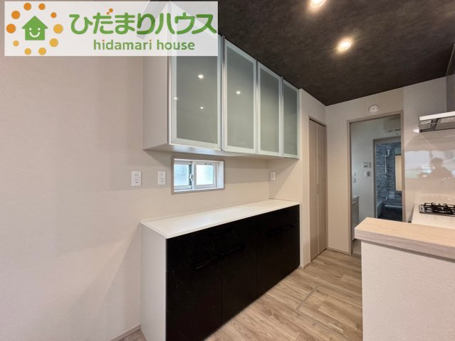 熊谷市石原　第4期　分譲一戸建て　ワイウッドコート　07の収納|備え付け収納で、散らかりがちなキッチン周りもスッキリお片付けできます！			
