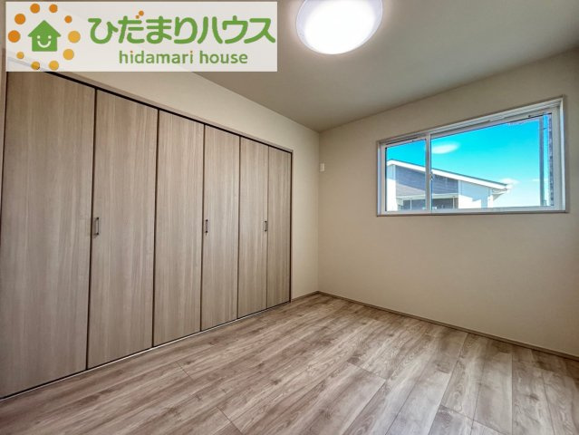 熊谷市石原　第4期　分譲一戸建て　ワイウッドコート　07の洋室|明るい居間です(/ω＼)