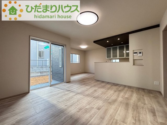 熊谷市石原　第4期　分譲一戸建て　ワイウッドコート　07の居間・リビング|ゆとりのある広さのLDKは17.7帖！
活発なお子様も、遠慮なく遊び回れる広さです！				