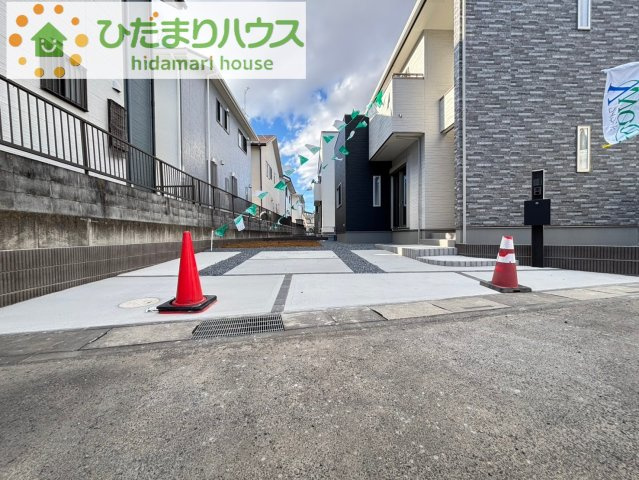 熊谷市石原　第4期　分譲一戸建て　ワイウッドコート　07の駐車場|急な来客時にも安心なカースペース2台分あります！