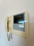 【トイレ】 | ロマネスク春日弥生☆仲介手数料無料☆ | 【TVモニター付インターホン】来客を映像で確認できる安心の防犯設備。セキュリティ重視の方にもご満足いただける、安全な暮らしをサポートする住まいです。