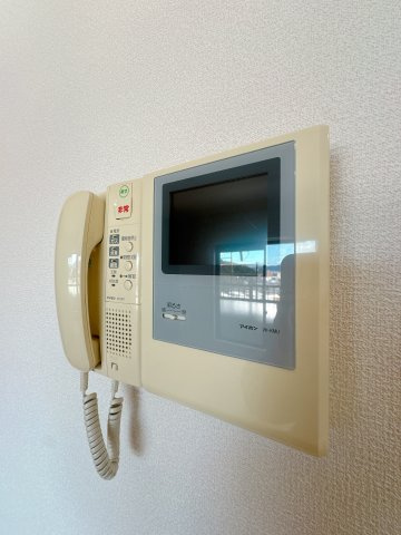【トイレ】 | ロマネスク春日弥生☆仲介手数料無料☆ | 【TVモニター付インターホン】来客を映像で確認できる安心の防犯設備。セキュリティ重視の方にもご満足いただける、安全な暮らしをサポートする住まいです。