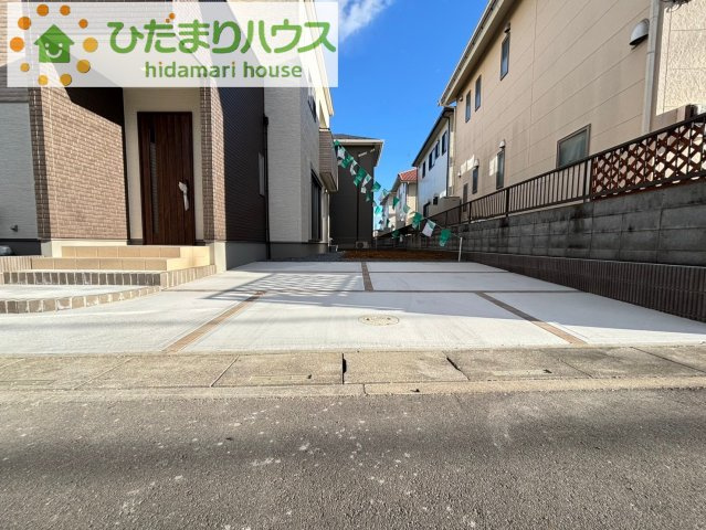 熊谷市石原　第4期　新築一戸建て　ワイウッドコート　12の駐車場|並列駐車2台可能！
急な来客時にも安心ですね(*^-^*)