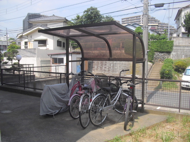 ファミールシバタのその他共用部分|屋根付き駐輪場